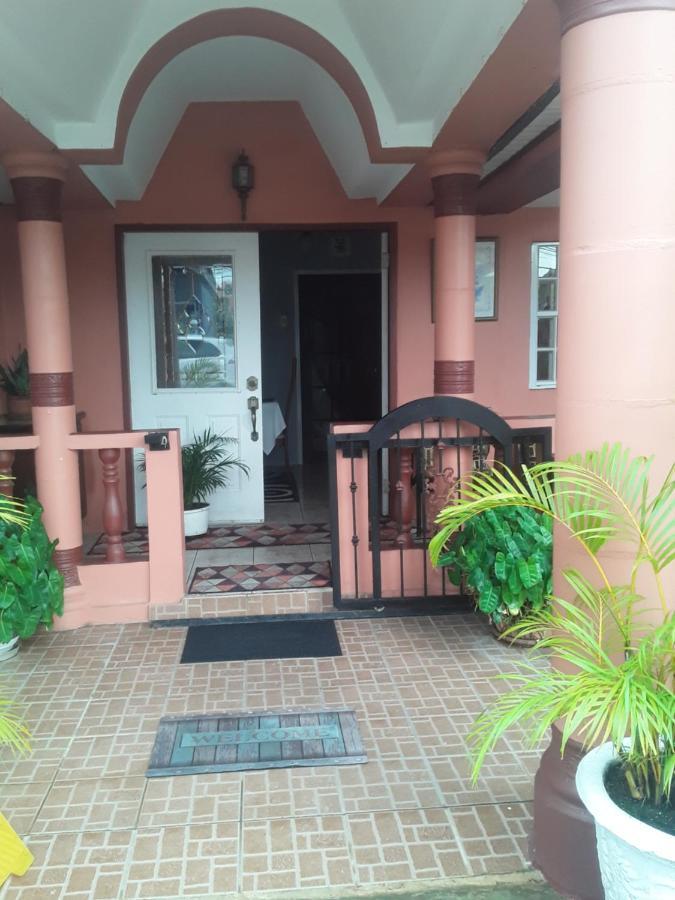 Derick'S Inn Piarco Buitenkant foto