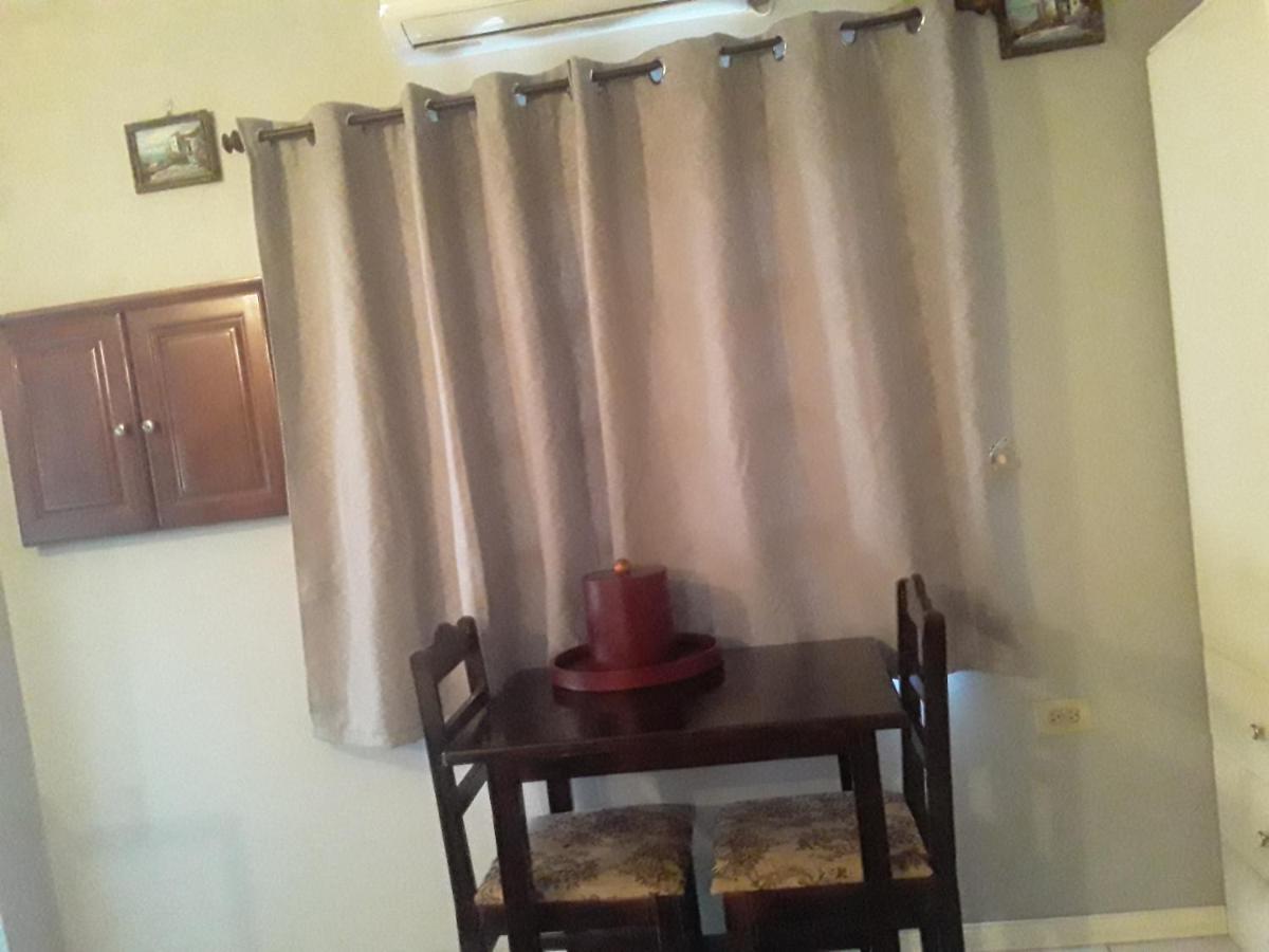Derick'S Inn Piarco Buitenkant foto