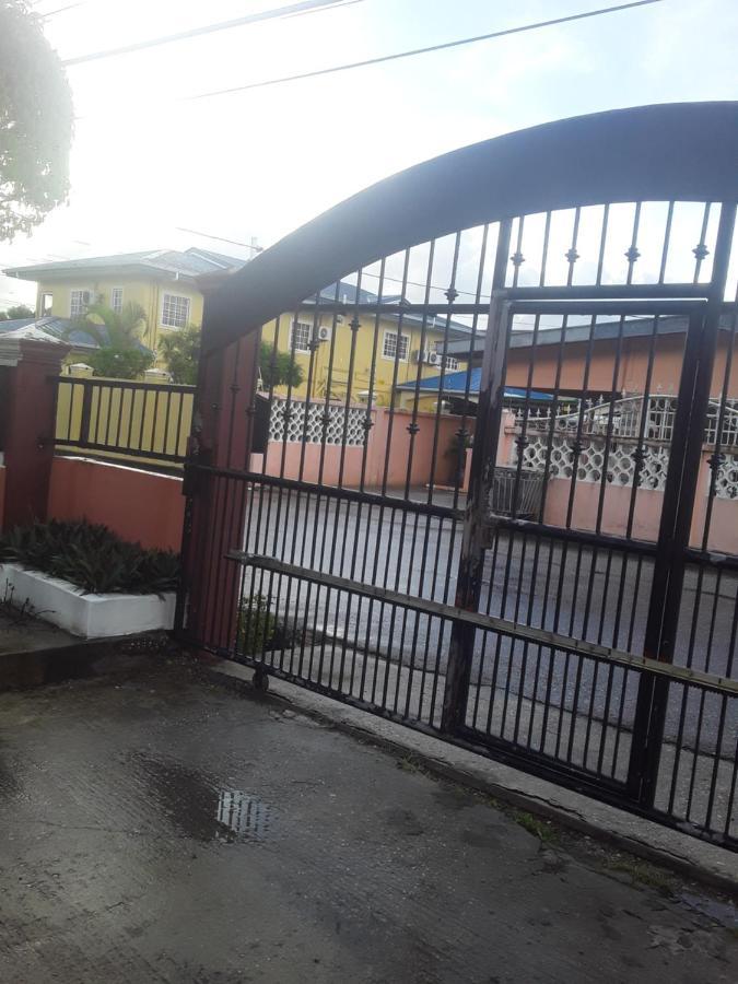 Derick'S Inn Piarco Buitenkant foto