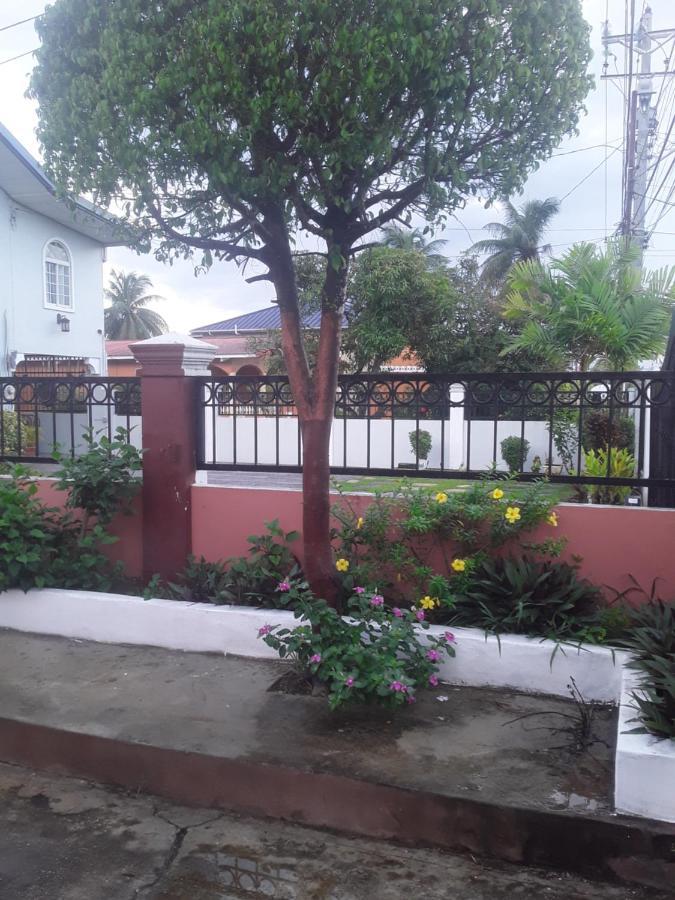 Derick'S Inn Piarco Buitenkant foto